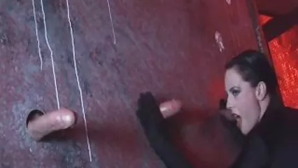 ایک سیکسی کلیپ سکسی داغ خارجی سوتیلی بہن کی استقامت۔