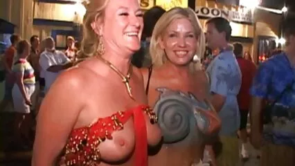 Cosplay orgasm کا براہ راست سکس با خواهر خارجی راستہ ہے۔